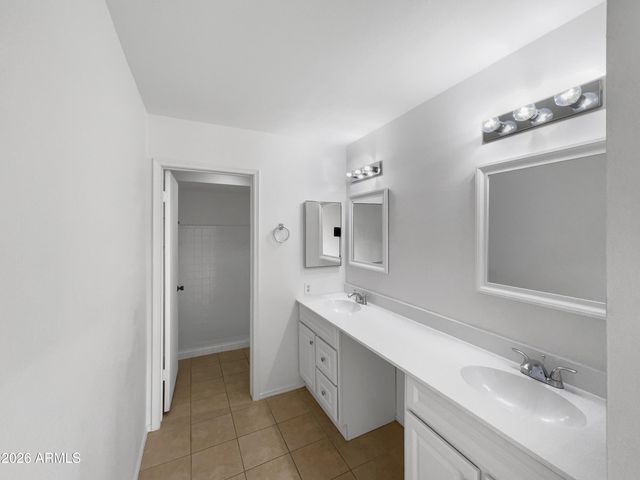 2912 S PRICE Road, Tempe, AZ 85282