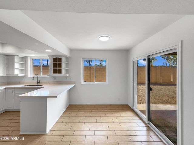2912 S PRICE Road, Tempe, AZ 85282