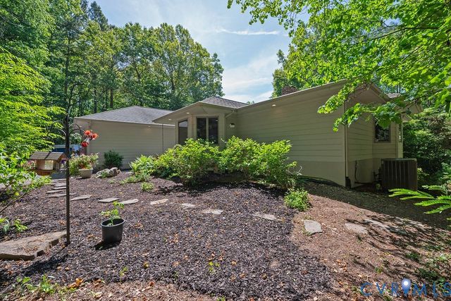 14434 Kings Grant Ln, Doswell, VA 23047