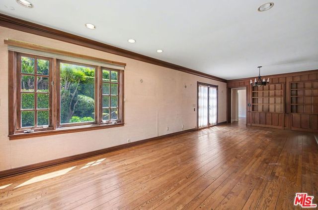 608 Trenton Drive, Beverly Hills, CA 90210