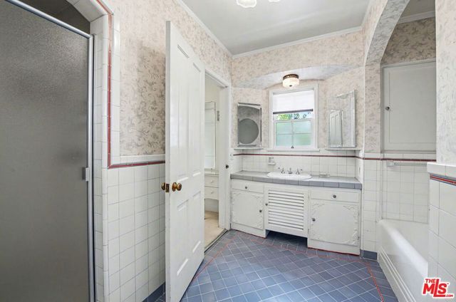 608 Trenton Drive, Beverly Hills, CA 90210