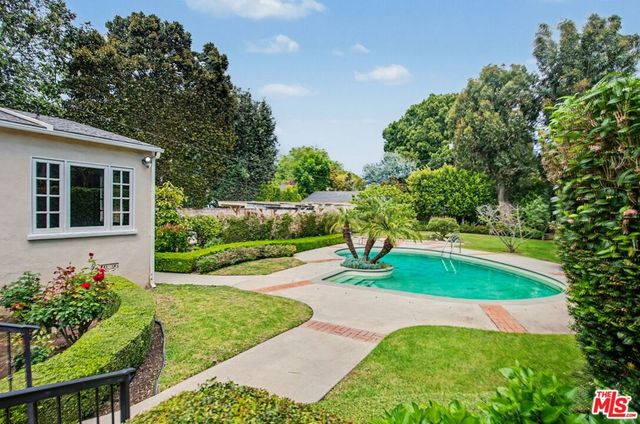 608 Trenton Drive, Beverly Hills, CA 90210