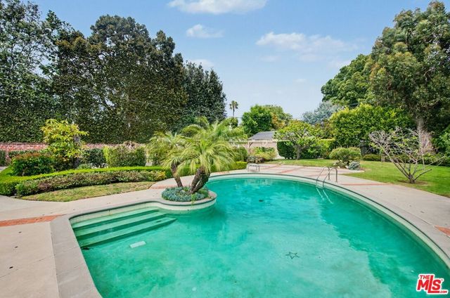 608 Trenton Drive, Beverly Hills, CA 90210