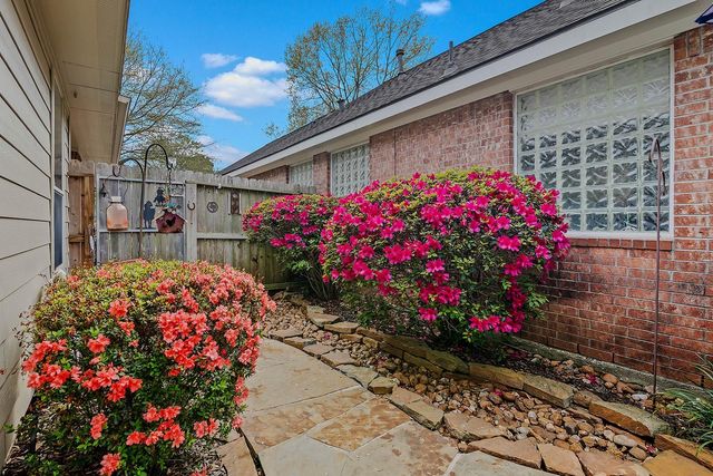 50 S Dylanshire Circle, Conroe, TX 77384