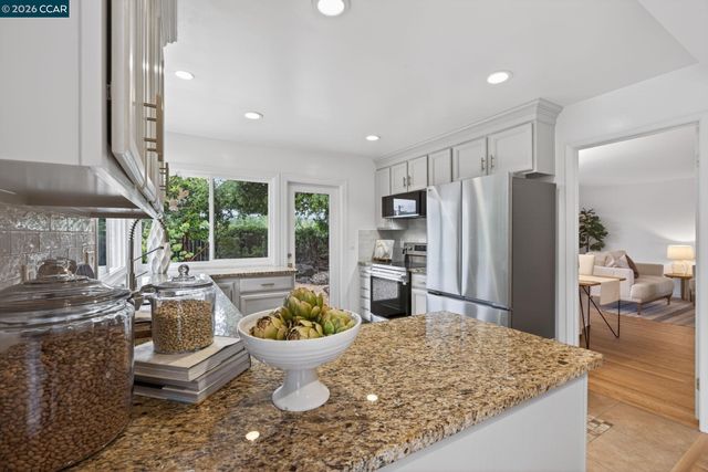 887 Appaloosa Dr, Walnut Creek, CA 94596