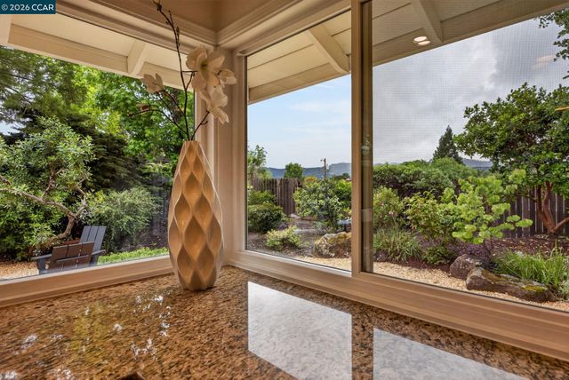 887 Appaloosa Dr, Walnut Creek, CA 94596