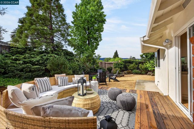 887 Appaloosa Dr, Walnut Creek, CA 94596