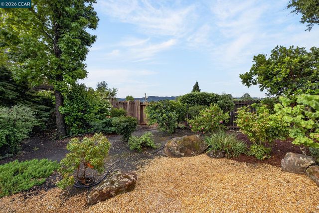 887 Appaloosa Dr, Walnut Creek, CA 94596