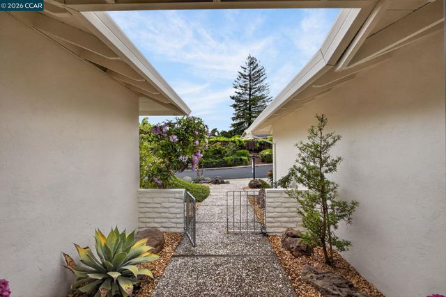 887 Appaloosa Dr, Walnut Creek, CA 94596