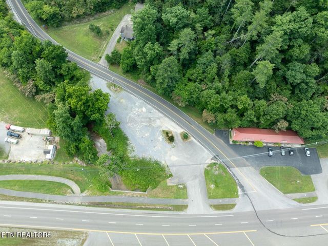 7018 E Lamar Alexander Pkwy, Townsend, TN 37882