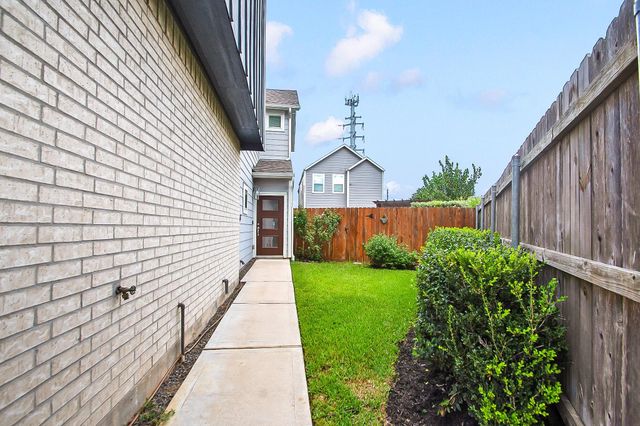5527 Cuerta Street, Houston, TX 77023