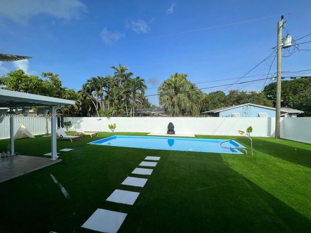 19500 SW 97th Pl, Cutler Bay, FL 33157