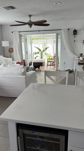 19500 SW 97th Pl, Cutler Bay, FL 33157