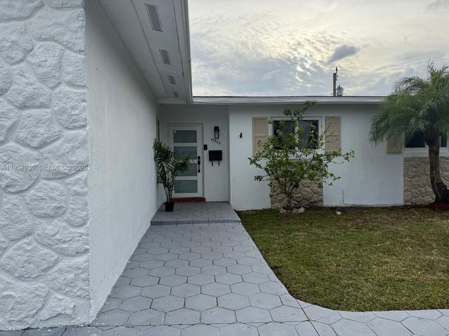 19500 SW 97th Pl, Cutler Bay, FL 33157