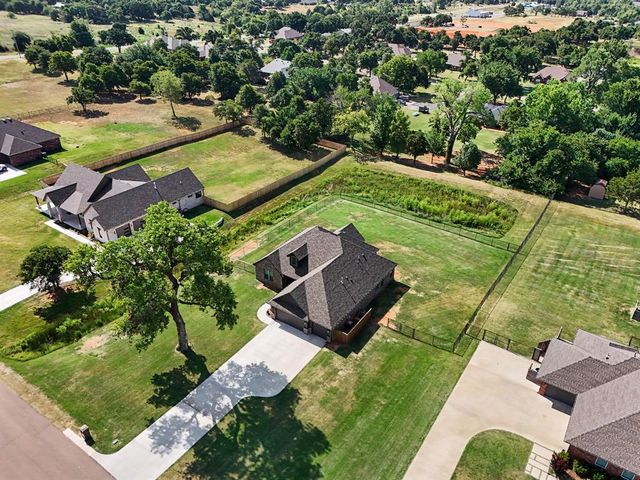 180 Meadow Lark Lane, Blanchard, OK 73010