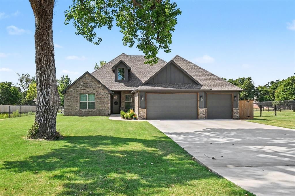 180 Meadow Lark Lane, Blanchard, OK 73010