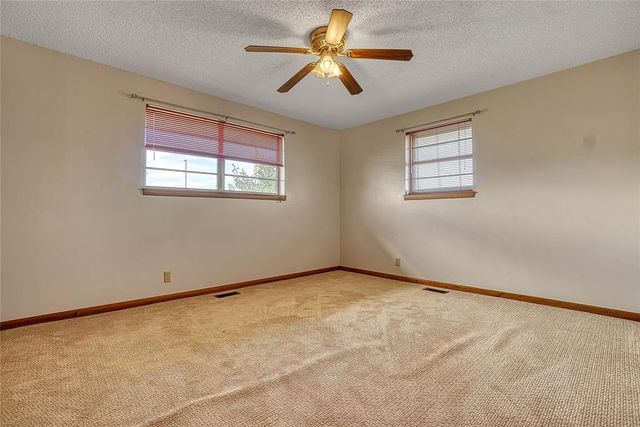 2724 S Chapman Road, Clinton, OK 73601