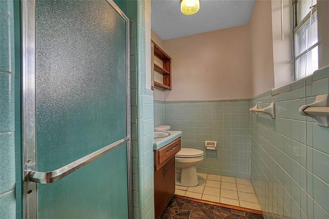 2724 S Chapman Road, Clinton, OK 73601