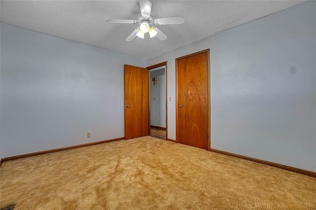 2724 S Chapman Road, Clinton, OK 73601