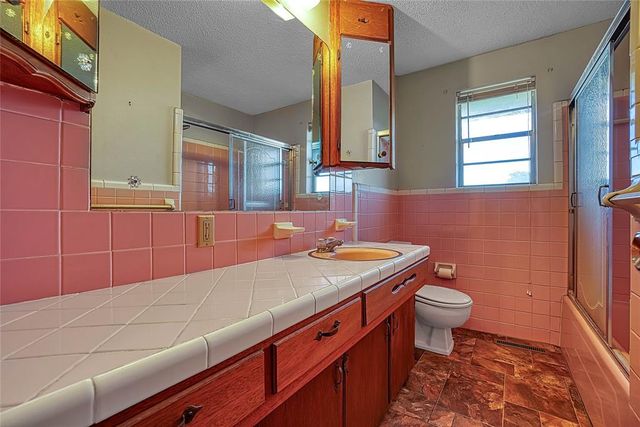 2724 S Chapman Road, Clinton, OK 73601