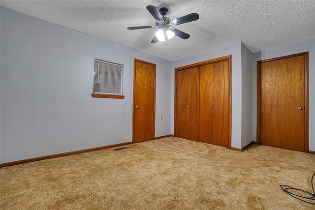 2724 S Chapman Road, Clinton, OK 73601