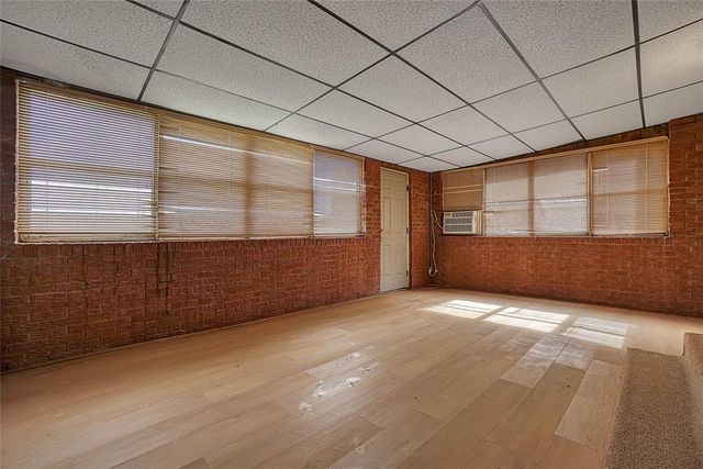 2724 S Chapman Road, Clinton, OK 73601