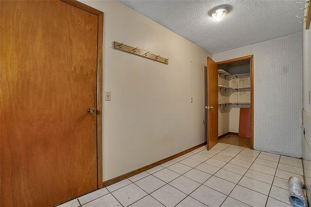 2724 S Chapman Road, Clinton, OK 73601