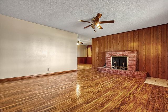 2724 S Chapman Road, Clinton, OK 73601