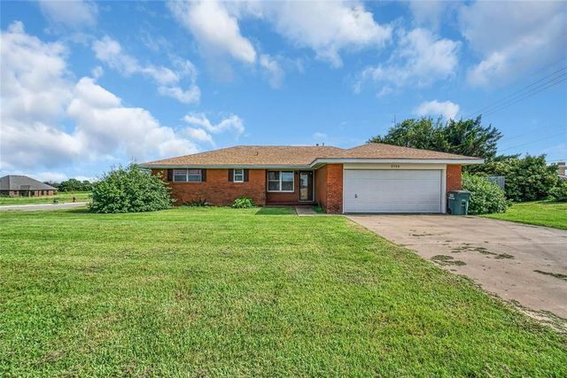 2724 S Chapman Road, Clinton, OK 73601