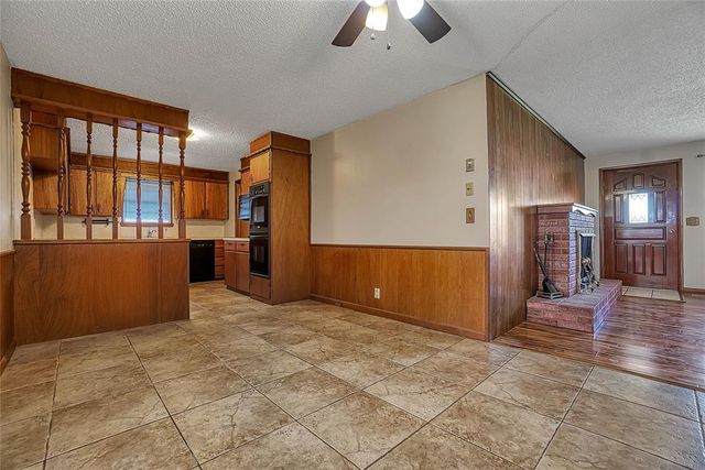 2724 S Chapman Road, Clinton, OK 73601