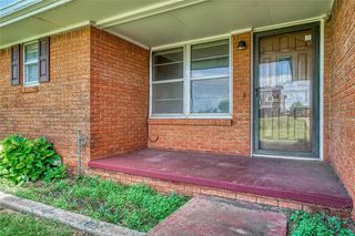 2724 S Chapman Road, Clinton, OK 73601