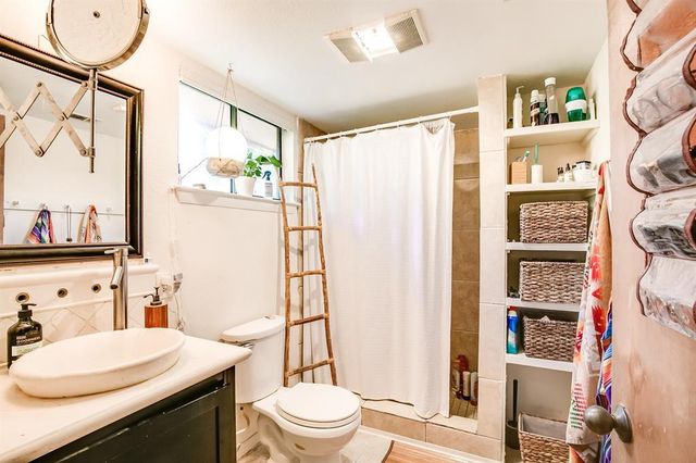 2400 Thornton RD B, Austin, TX 78704