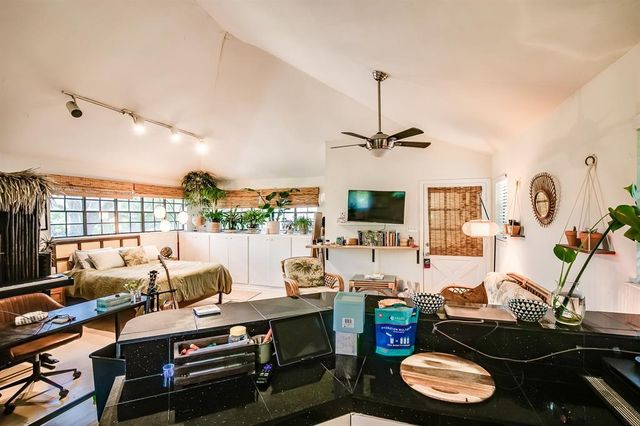 2400 Thornton RD B, Austin, TX 78704