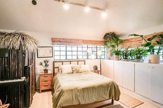 2400 Thornton RD B, Austin, TX 78704