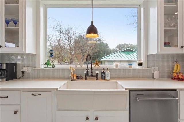 901 N Magnolia Avenue, Hubbard, TX 76648