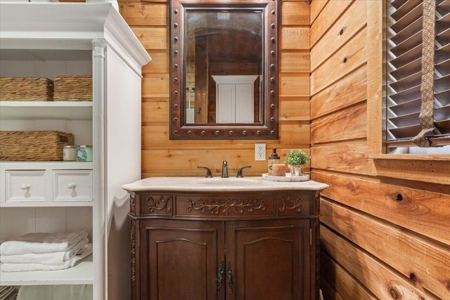 901 N Magnolia Avenue, Hubbard, TX 76648