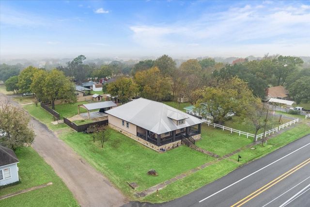 901 N Magnolia Avenue, Hubbard, TX 76648