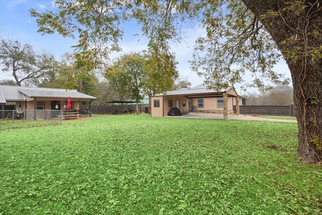 901 N Magnolia Avenue, Hubbard, TX 76648