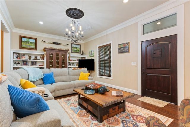 901 N Magnolia Avenue, Hubbard, TX 76648