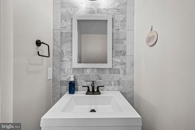 4103 MEADOW HILL LN, Fairfax, VA 22033