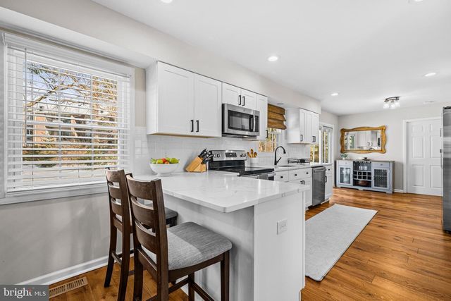 4103 MEADOW HILL LN, Fairfax, VA 22033