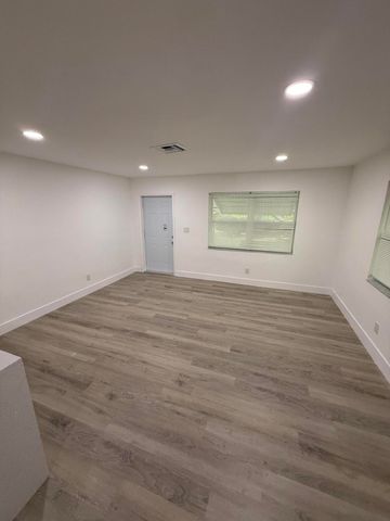1005 SW 3RD Way, Boynton Beach, FL 33426
