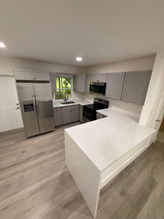 1005 SW 3RD Way, Boynton Beach, FL 33426