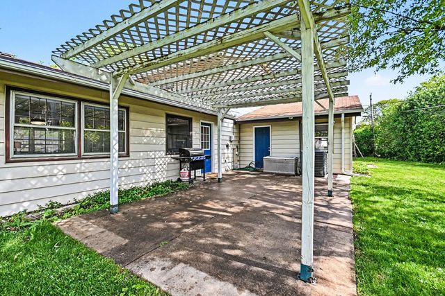 7801 Berkshire Court, Hanover Park, IL 60133