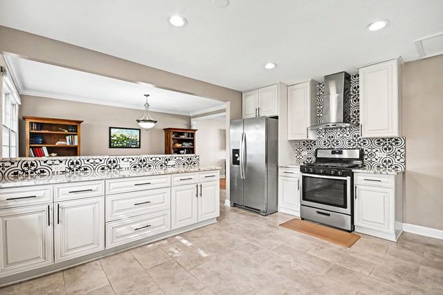 7801 Berkshire Court, Hanover Park, IL 60133