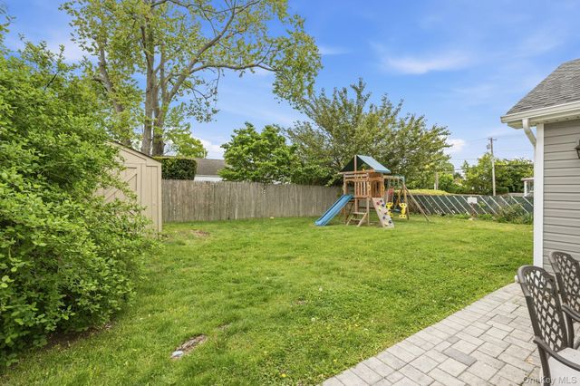 3 Sunrise Street, Plainview, NY 11803