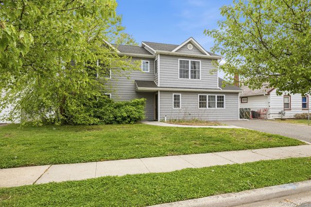 3 Sunrise Street, Plainview, NY 11803