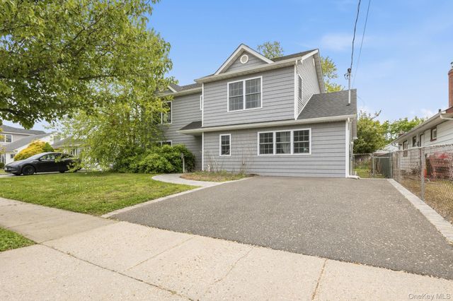 3 Sunrise Street, Plainview, NY 11803