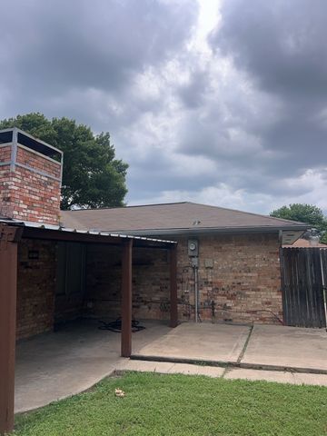 721 Lindenwood Drive, Lancaster, TX 75134