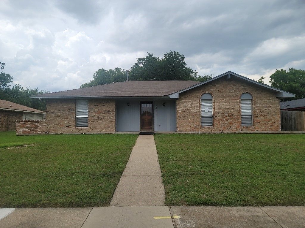 721 Lindenwood Drive, Lancaster, TX 75134